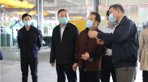 2020年04月30日，市工信局副局長謝萬寶，縣工信局局長周興干，副局長朱光莆等相關領導到江蘇景泰玻璃有限公司視察